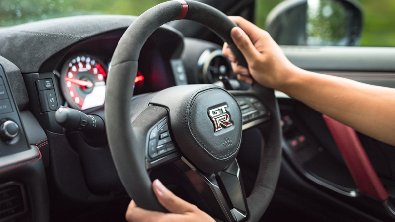 Illustration for article titled Here's What It's Like To Chase Ferraris In A Nissan GT-R Nismo